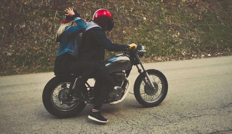 Ein Motorrad fahren gibt ein Gefühl von Freiheit!