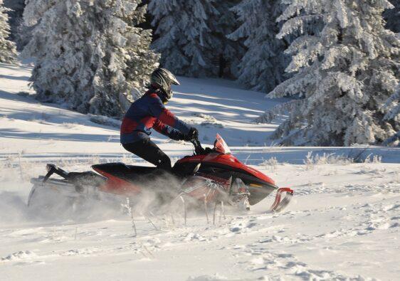 Da bekommt man gleich Lust auch mit dem Schneemobil fahren zu können, oder?