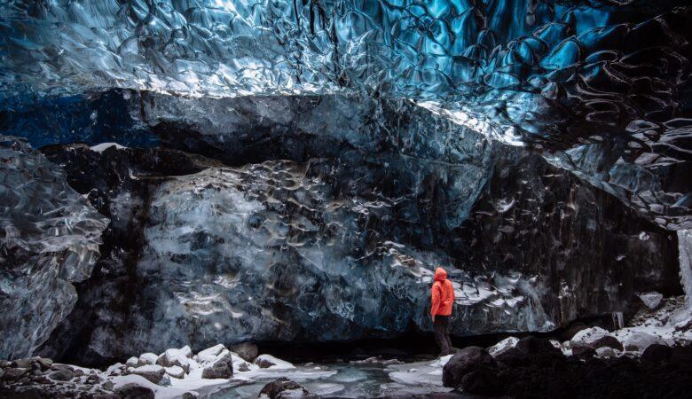 Nass, dunkel und eng. Eine Höhle erkunden kann eine echte Herausforderung sein.