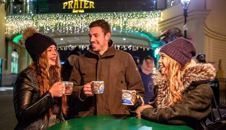 Wiener Prater zur Weihnachtszeit - Hier kann man eine Glühwein Tour machen.