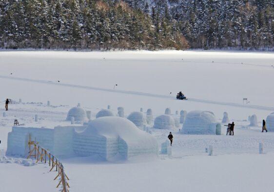 In einem Iglu übernachten kann man überall wo viel Schnee fällt.