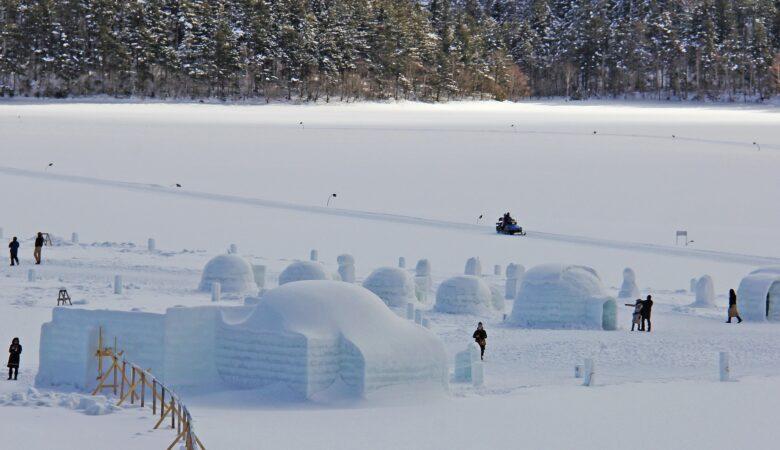 In einem Iglu übernachten kann man überall wo viel Schnee fällt.