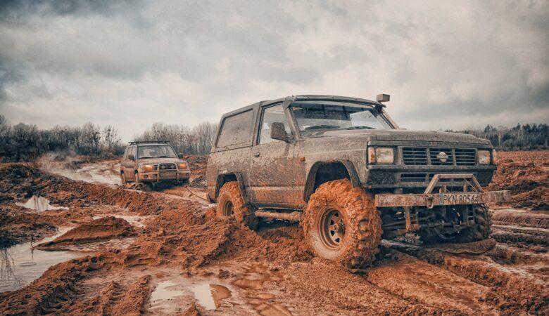 Durch Matsch, über Hügel, Stock und Stein. Offroad fahren ist für viele ein Traum.