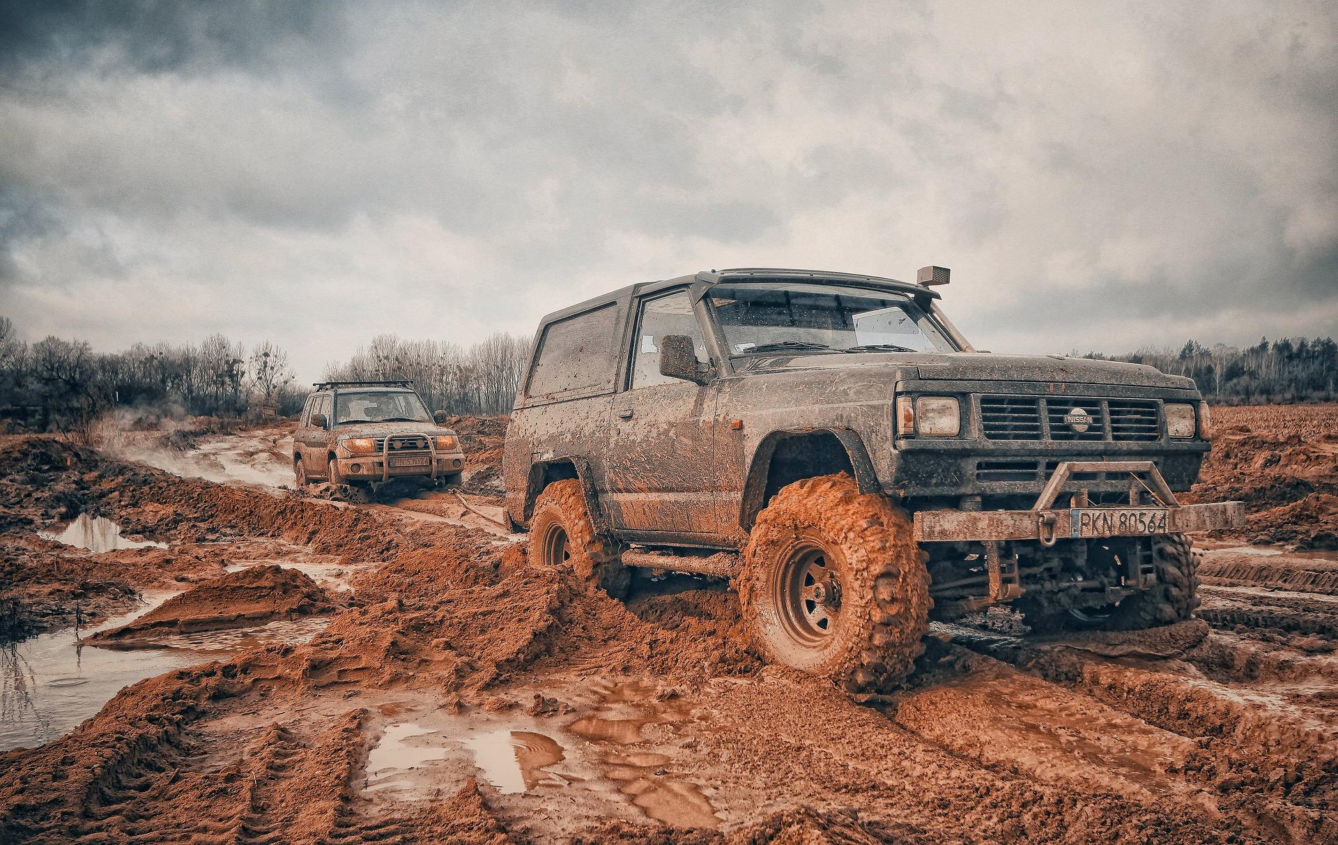 Durch Matsch, über Hügel, Stock und Stein. Offroad fahren ist für viele ein Traum.