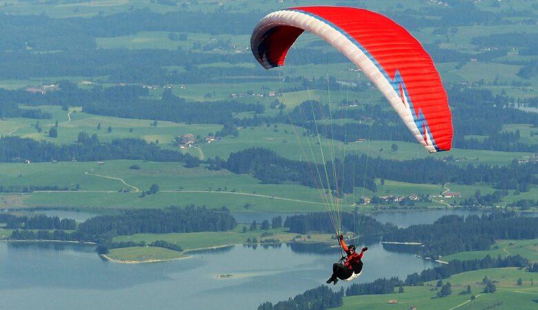 Ähnlich wie beim Hanggleiter hat man beim Paragliding schier endlose Freiheit.