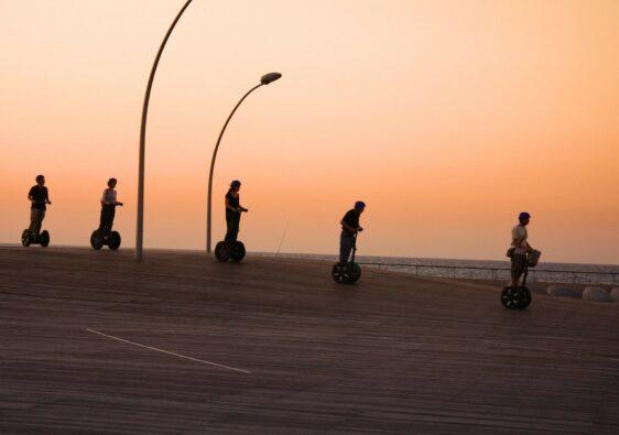 Segway fahren kennt man vor allem aus Filmen und vom Sightseeing.