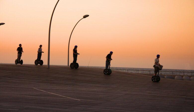 Segway fahren kennt man vor allem aus Filmen und vom Sightseeing.