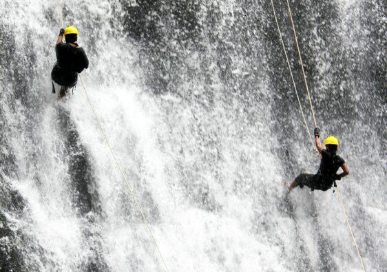 In einem Wasserfall abseilen - Ein Traum vieler Menschen.