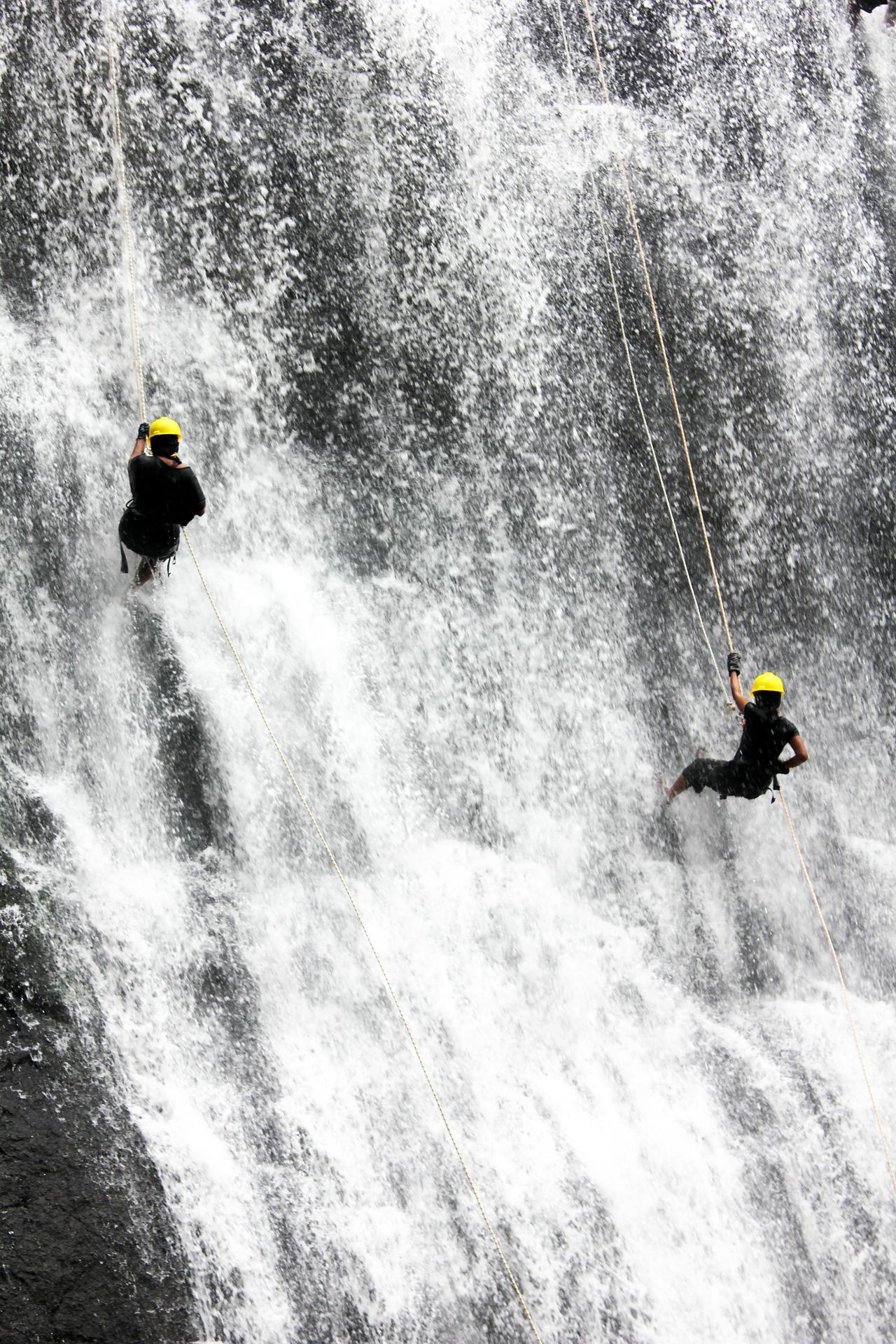 In einem Wasserfall abseilen - Ein Traum vieler Menschen.