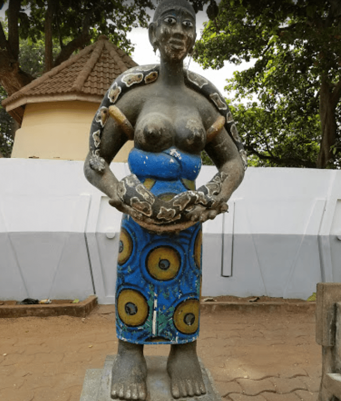Sehenswürdigkeiten in Benin - Dangbe Tempel